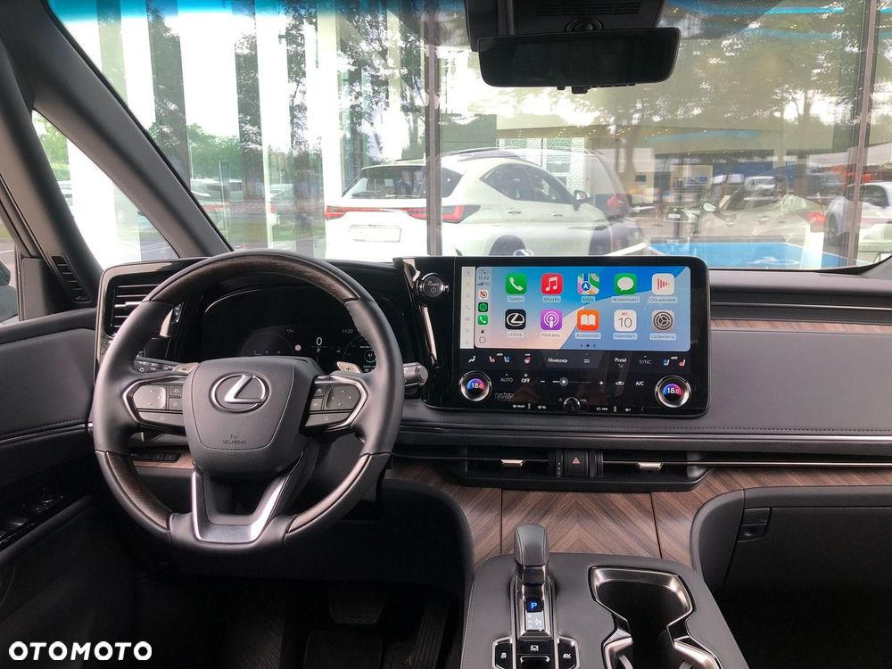 Lexus LM - 5