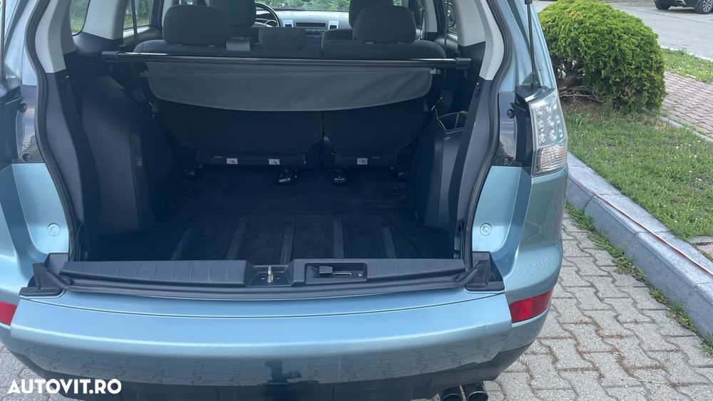 Mitsubishi Outlander - 16
