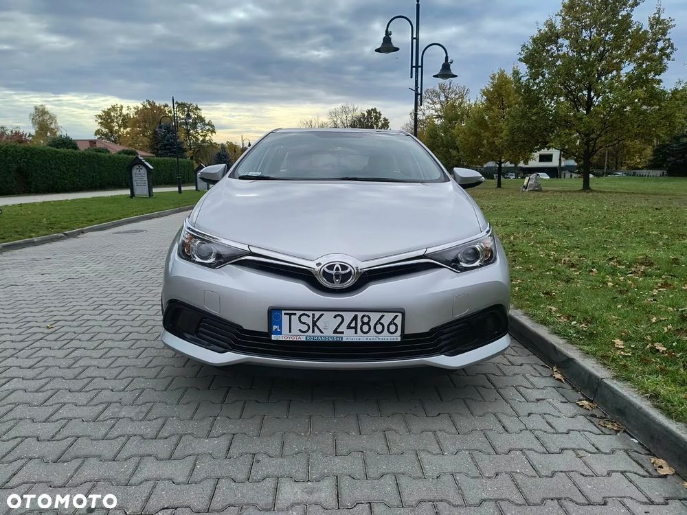 Toyota Auris 2017 photo 2