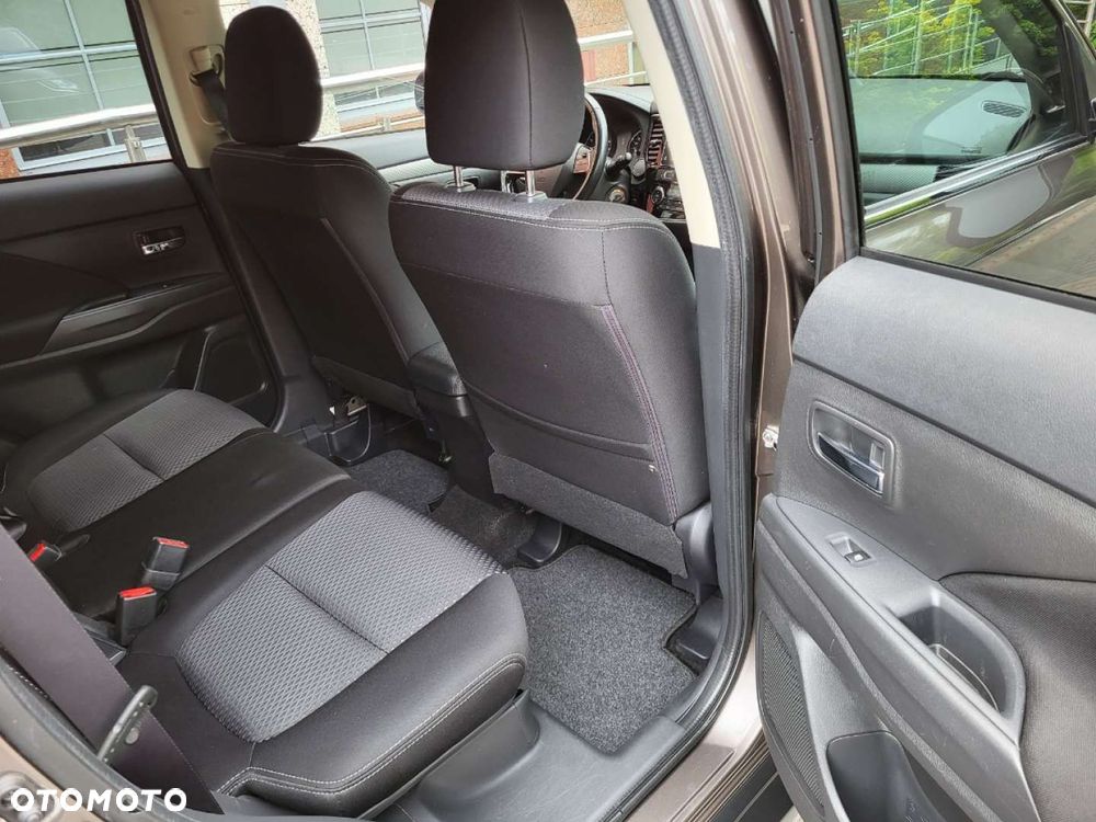 Mitsubishi Outlander - 9