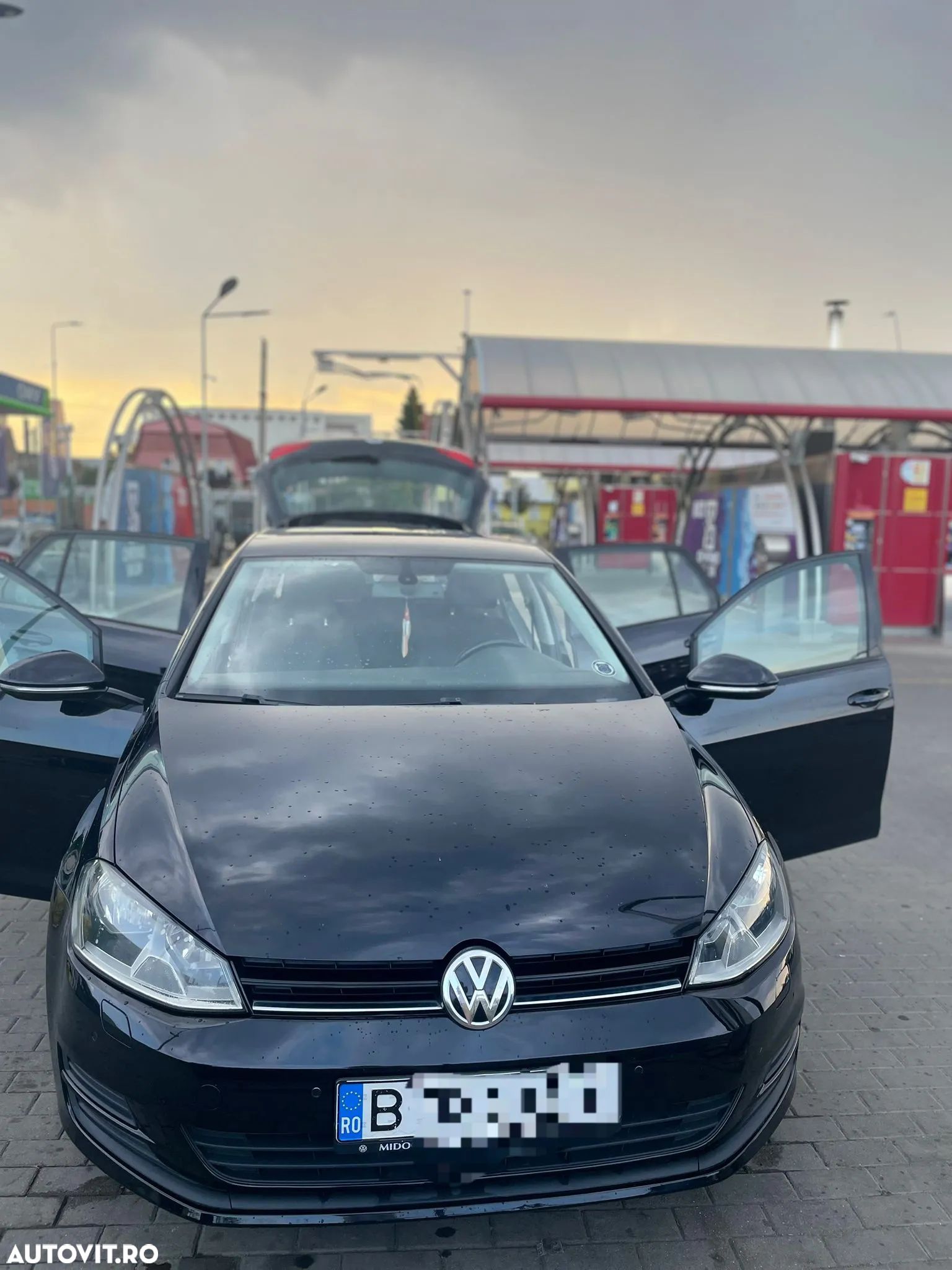 Volkswagen Golf - 1