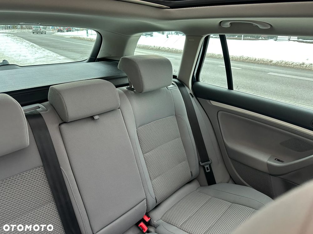 Volkswagen Golf - 28