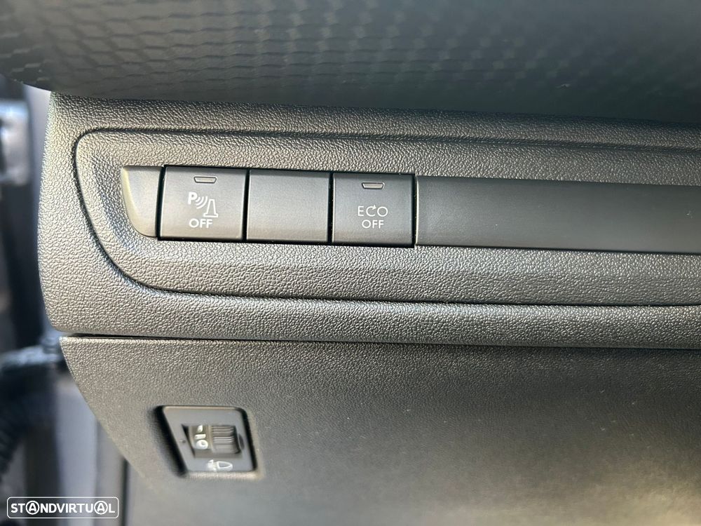 Peugeot 208 1.2 PureTech Signature - 29