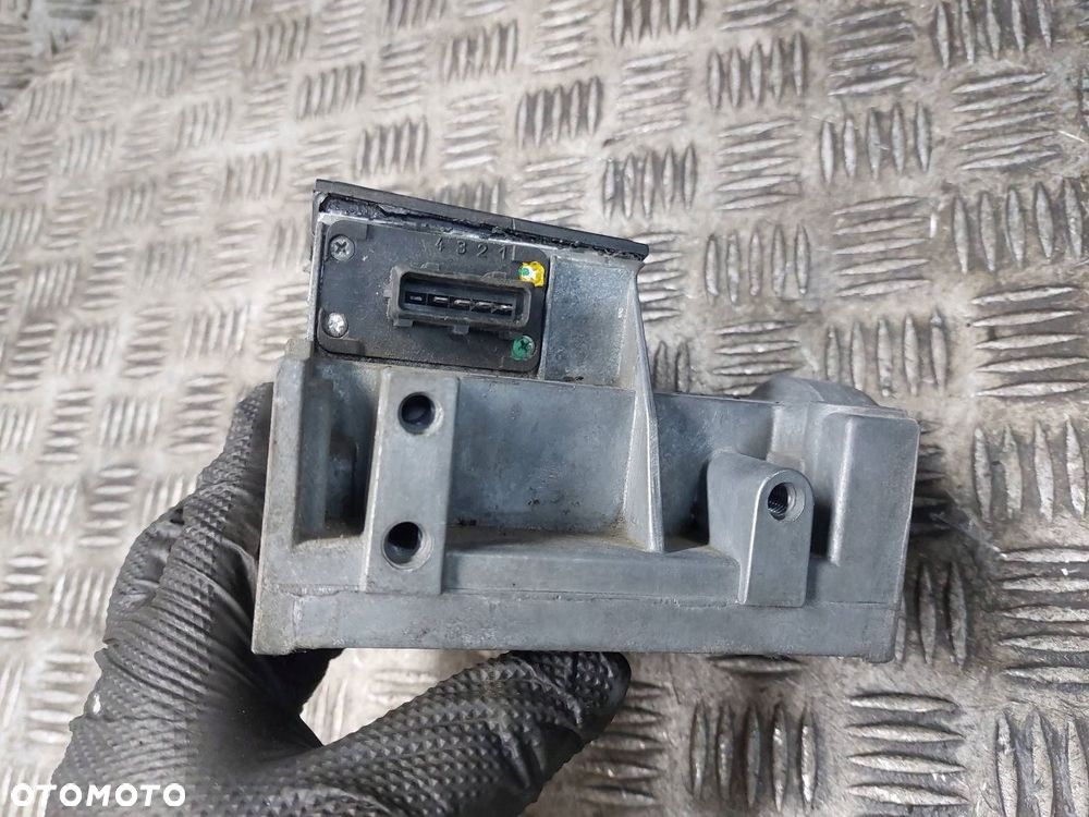 PRZEPŁYWOMIERZ VOLKSWAGEN PASSAT B3 2.0 8V 037906301B 0280202138 - 2