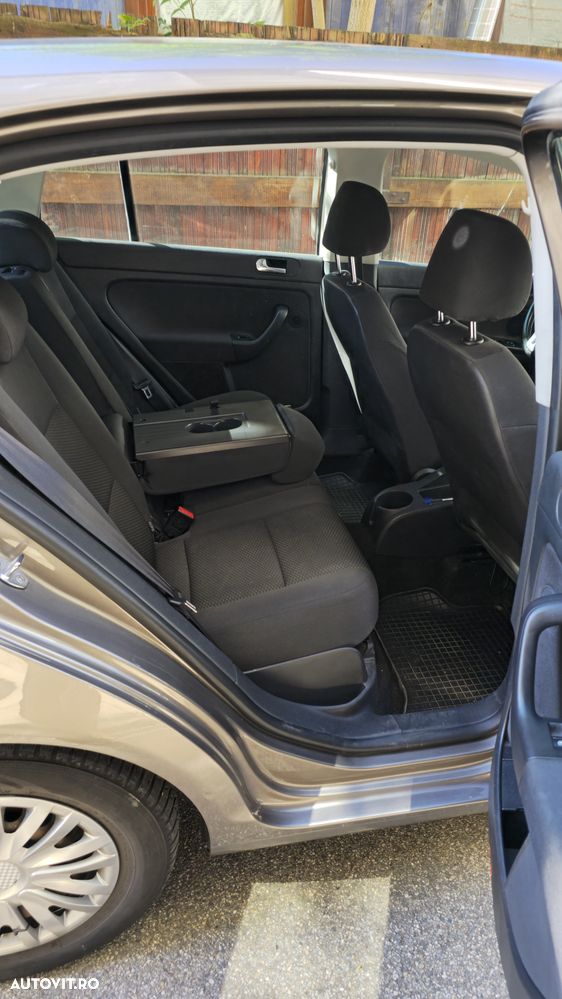 Volkswagen Golf Plus 1.6 TDI DPF Trendline - 8