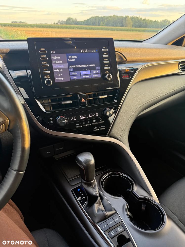 Toyota Camry 2.5 Hybrid Comfort CVT - 11