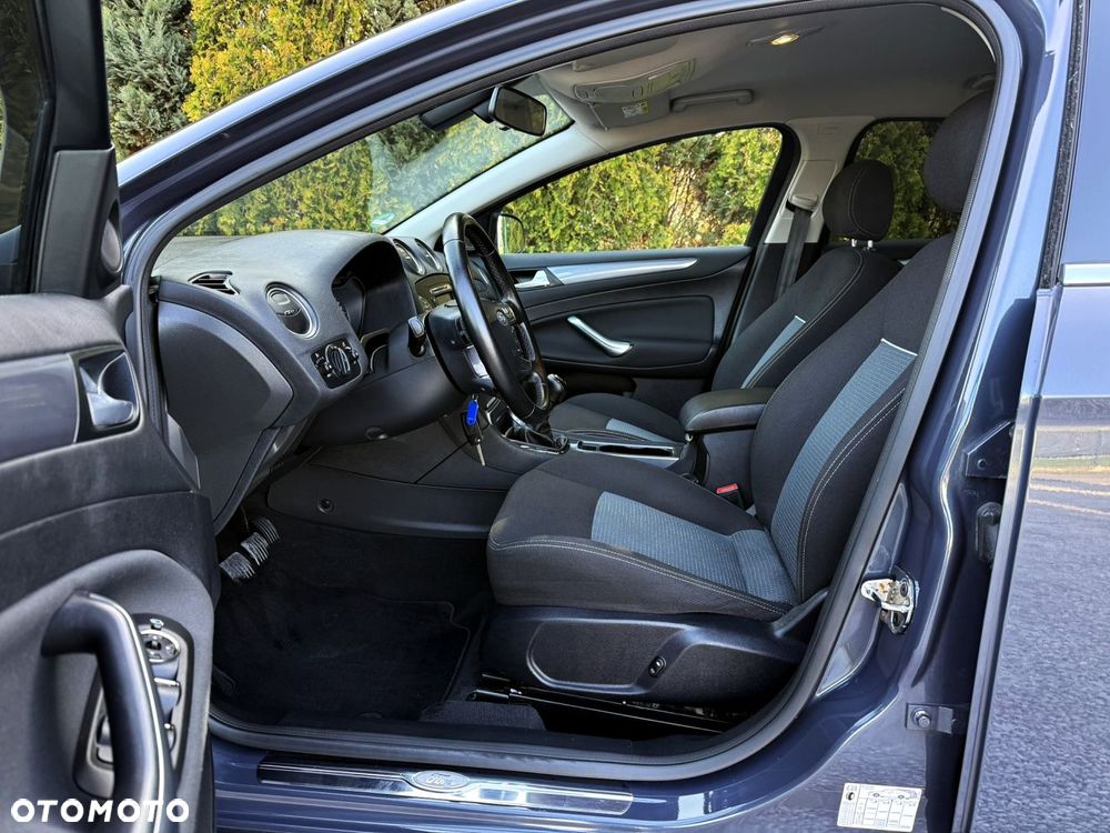 Ford Mondeo - 22