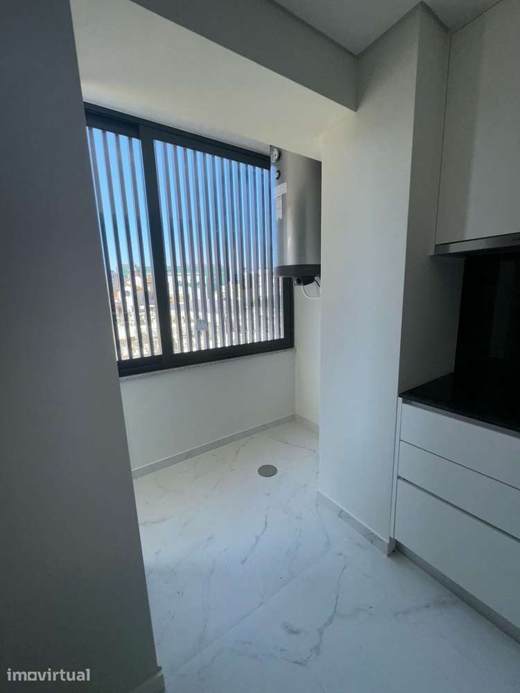 T2 Mobilado com Garagem, Elevador e Excelente Localização - Grande imagem: 2/15