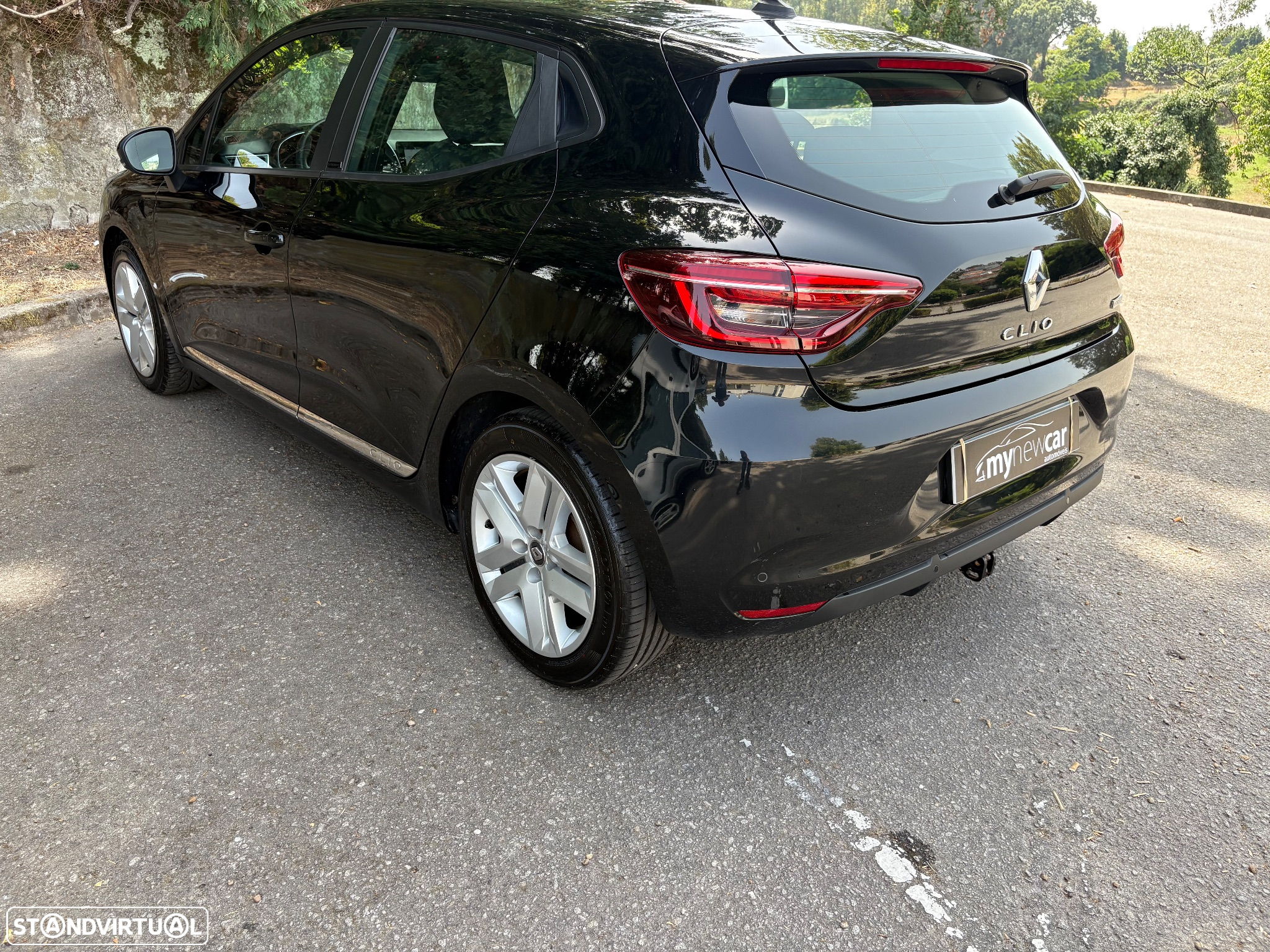 Renault Clio 1.6 E-Tech Exclusive - 11