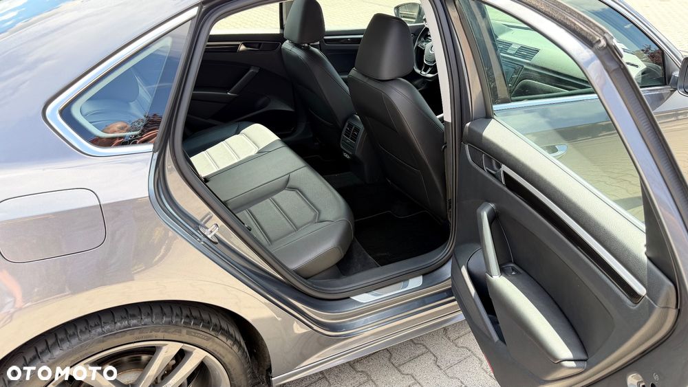 Volkswagen Passat - 33