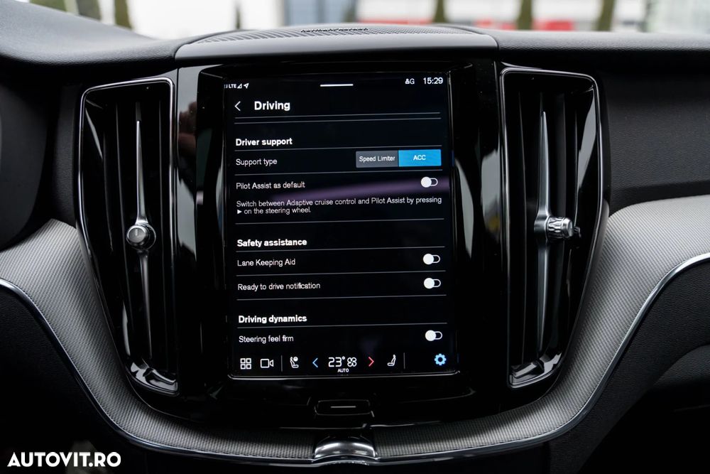 Volvo XC 60 B4 D Plus Dark - 30