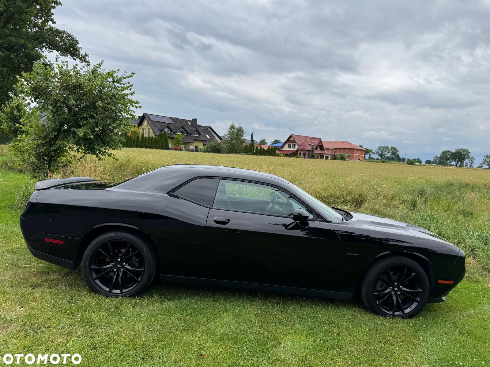 Dodge Challenger - 12