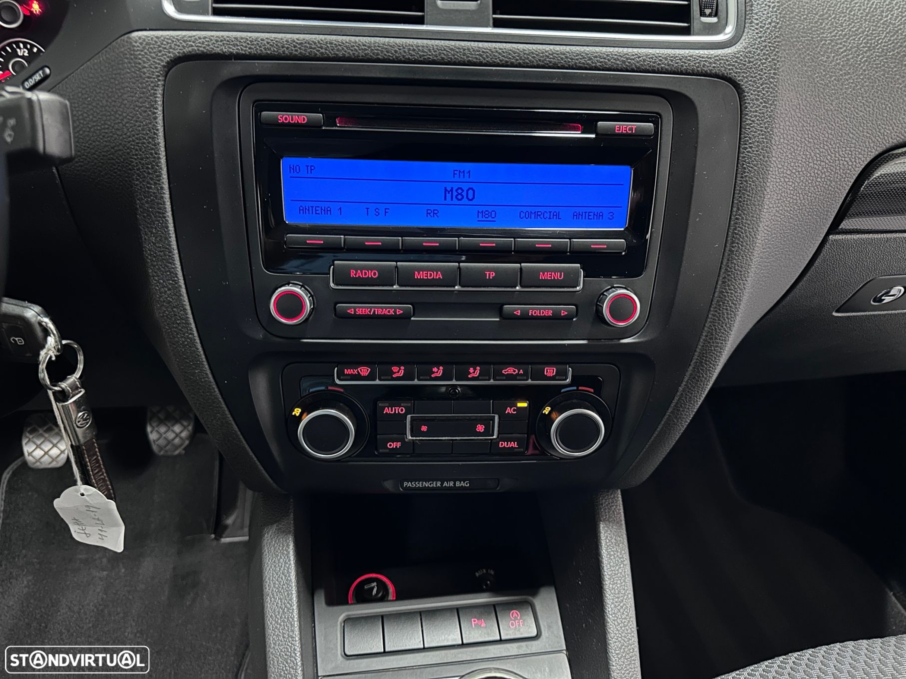 VW Jetta 1.6 TDi Confortline - 12