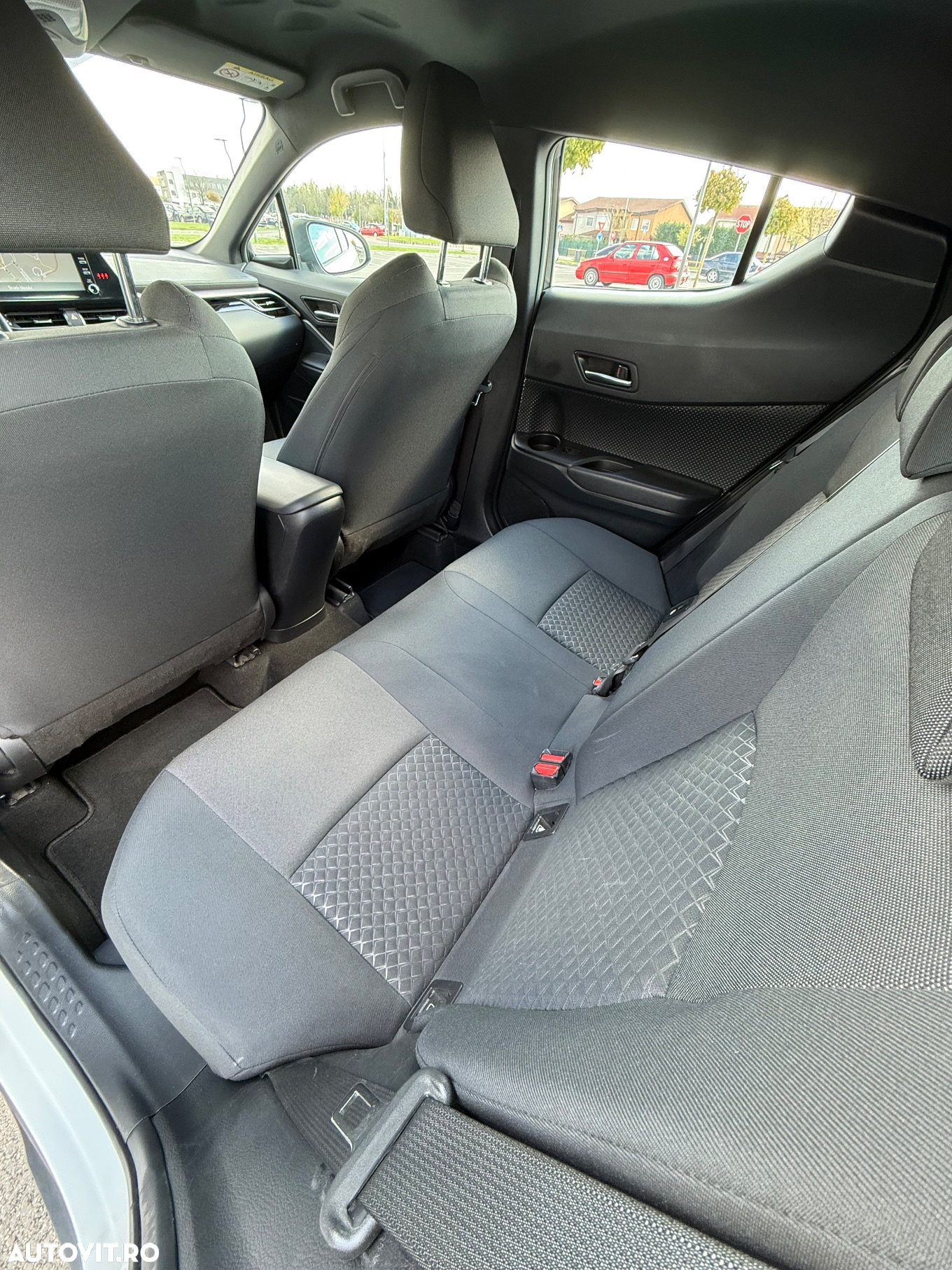 Toyota C-HR 1.8 Hybrid Business Edition - 8