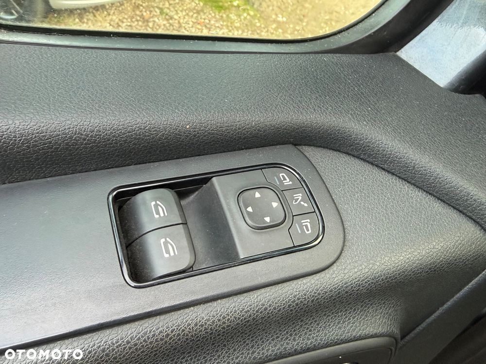 Mercedes-Benz Sprinter - 20