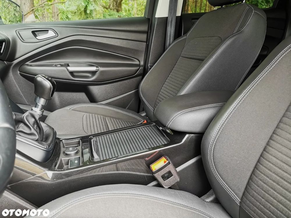 Ford Kuga 1.5 EcoBoost 2x4 Titanium - 18