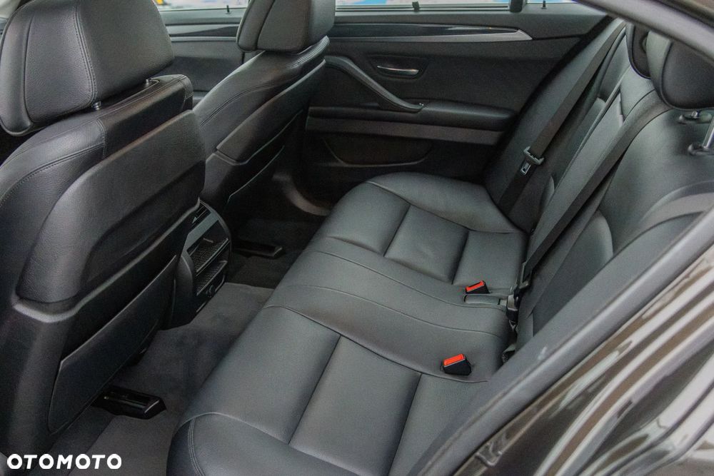 BMW Seria 5 525d - 24