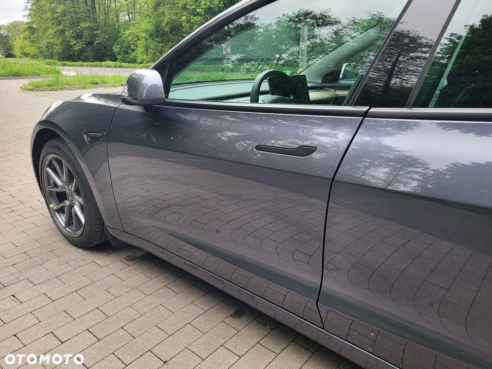 Tesla Model 3 - 9