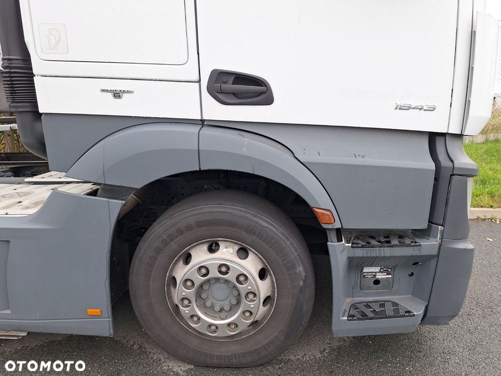 Versalift Actros  1843 - 33