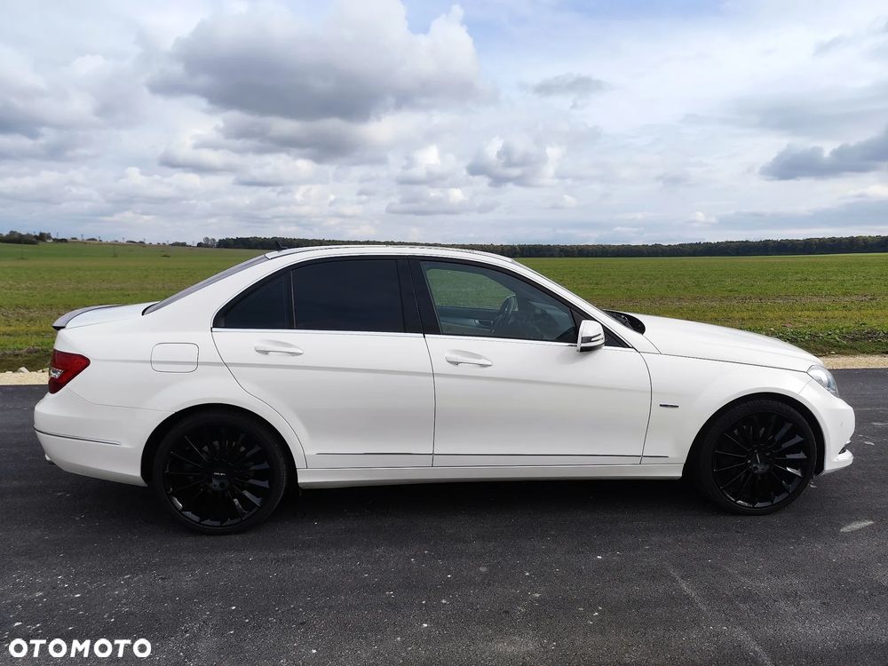 Mercedes-Benz Klasa C 350 BlueEff Avantgarde - 16