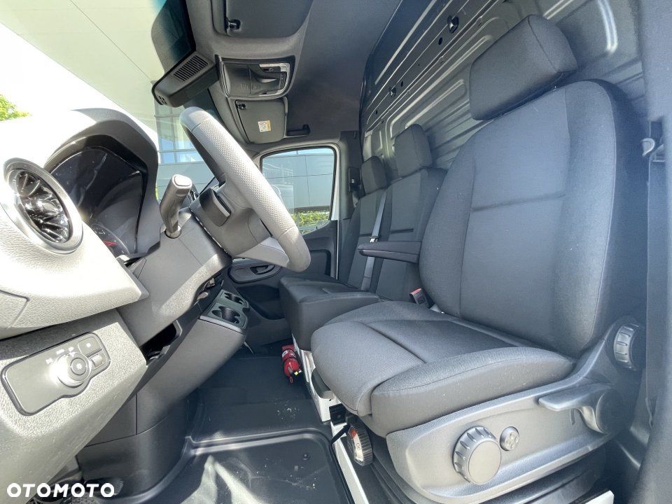 Mercedes-Benz Sprinter - 10