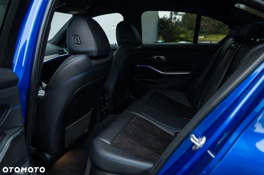 BMW Seria 3 330i xDrive M Sport - 27