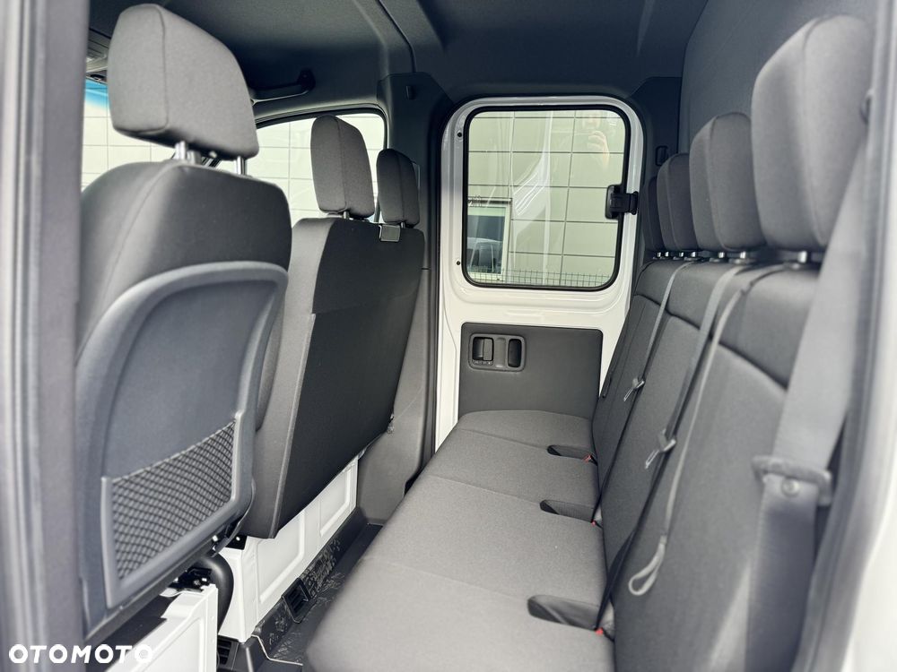 Mercedes-Benz Sprinter - 11