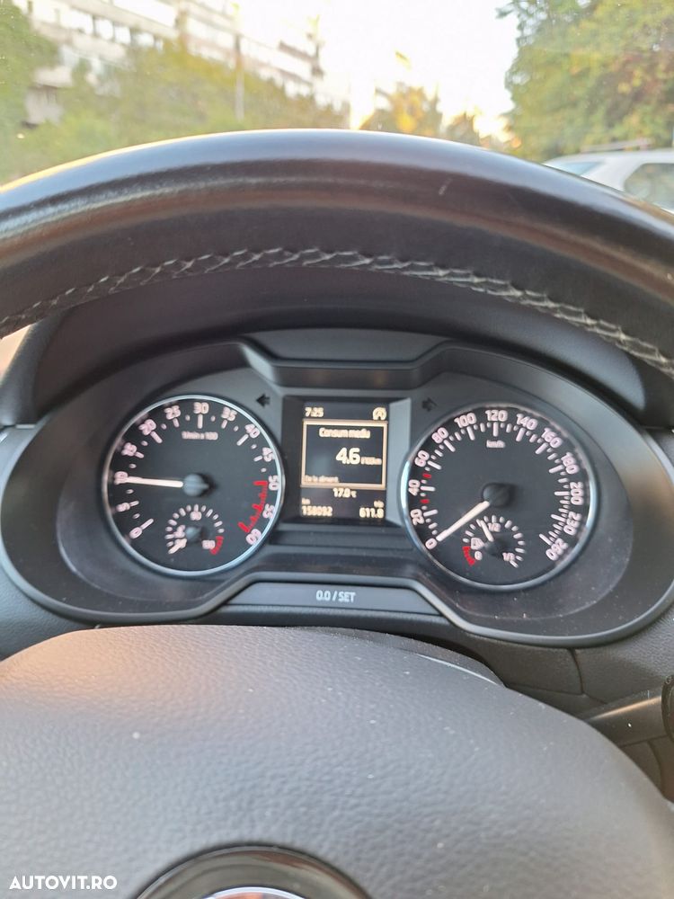 Skoda Octavia 2.0 TDI STYLE DSG - 10