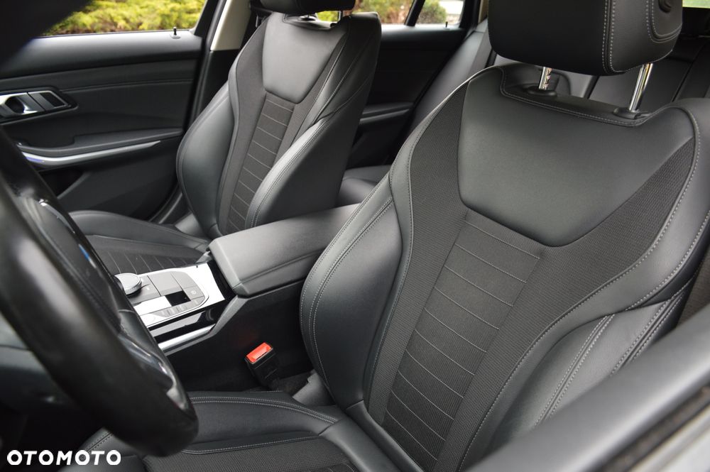 BMW Seria 3 320d Sport Line Shadow - 25
