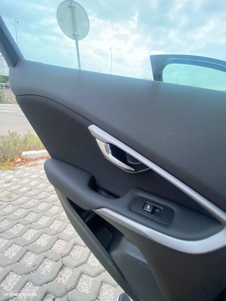 Volvo V40 D2 Kinetic - 12