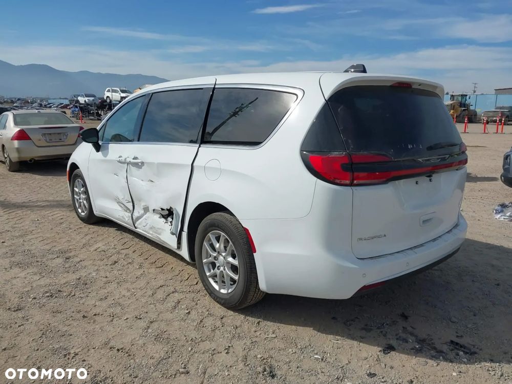 Chrysler Pacifica 2026 photo 5