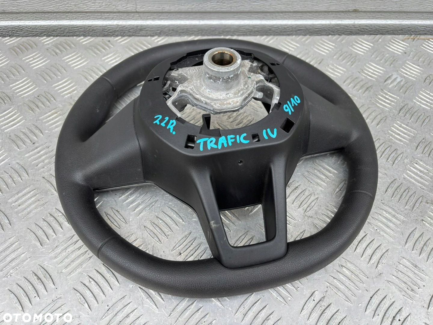 RENAULT TRAFIC IV KIEROWNICA MULTIFUNKCJA 2022R. - 7