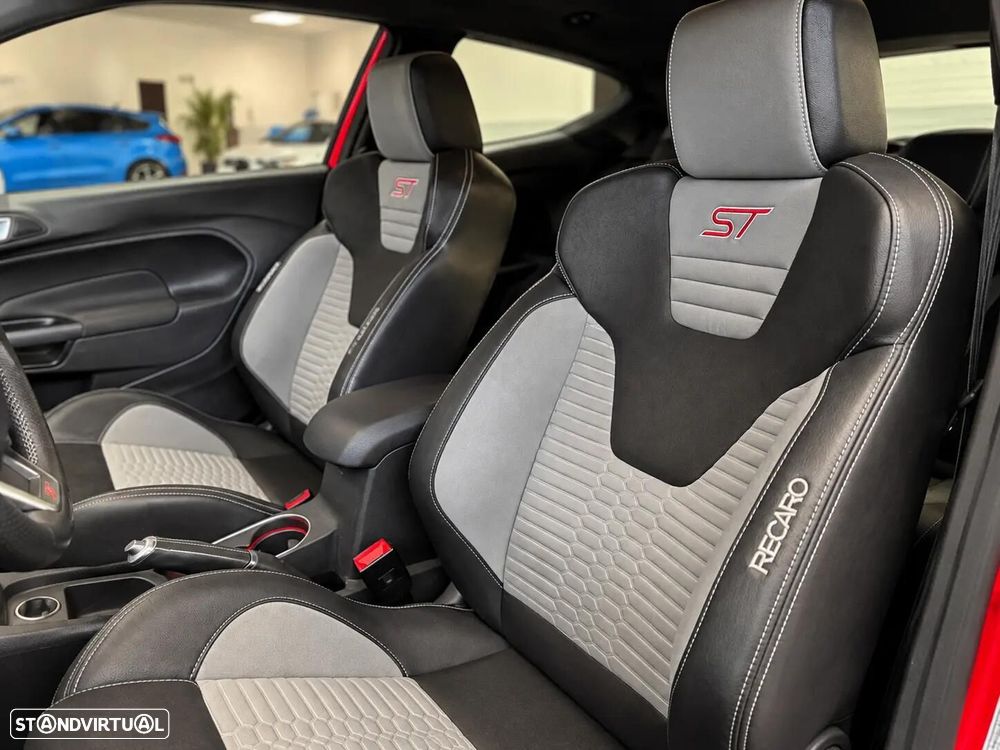Ford Fiesta 1.6 EcoBoost c/ Pack Pele Desportiva ST - 13