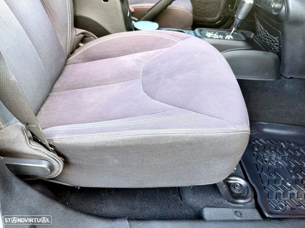 Jeep Wrangler Unlimited 2.8 CRD ATX Sahara Adventure Edition - 33