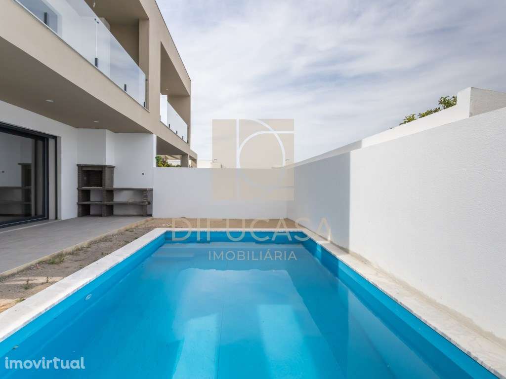 R228 Moradia T4 Piscina centro de Fernão Ferro - Grande imagem: 2/35