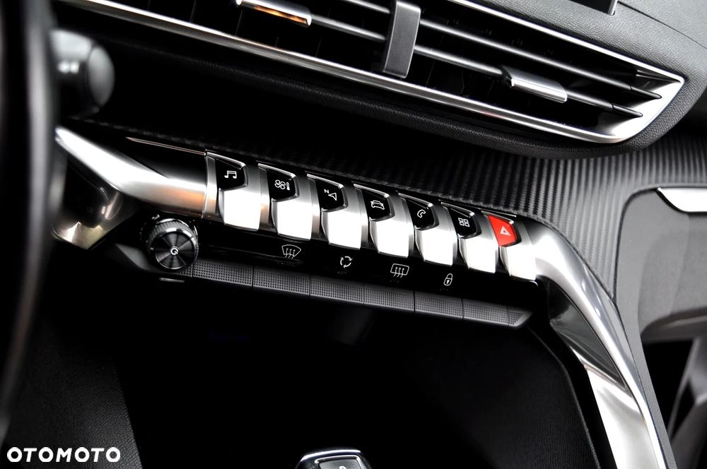 Peugeot 3008 1.2 PureTech Allure S&S EAT8 - 31