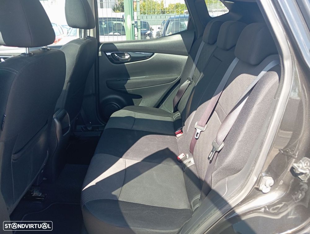 Nissan Qashqai 1.5 dCi N-Connecta 18 - 19