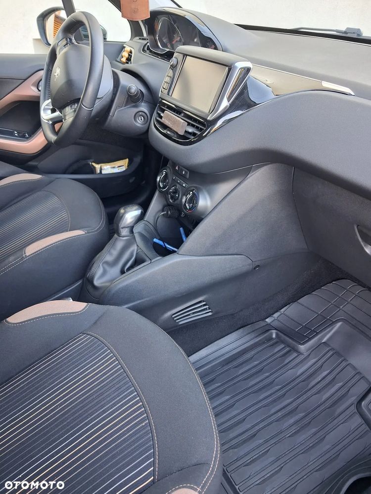 Peugeot 208 1.2 PureTech Allure - 8