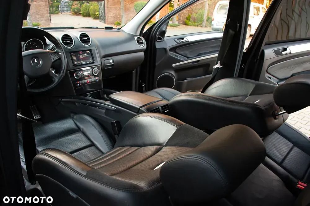 Mercedes-Benz ML 63 AMG 4Matic 7G-TRONIC - 24