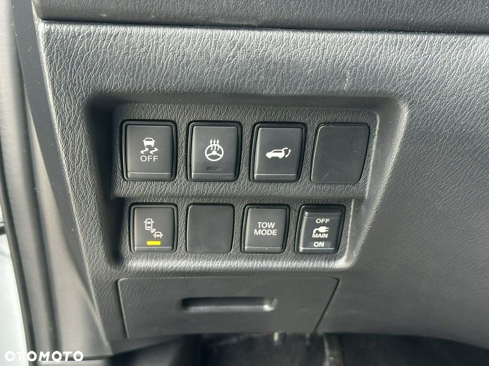 Nissan Pathfinder - 36