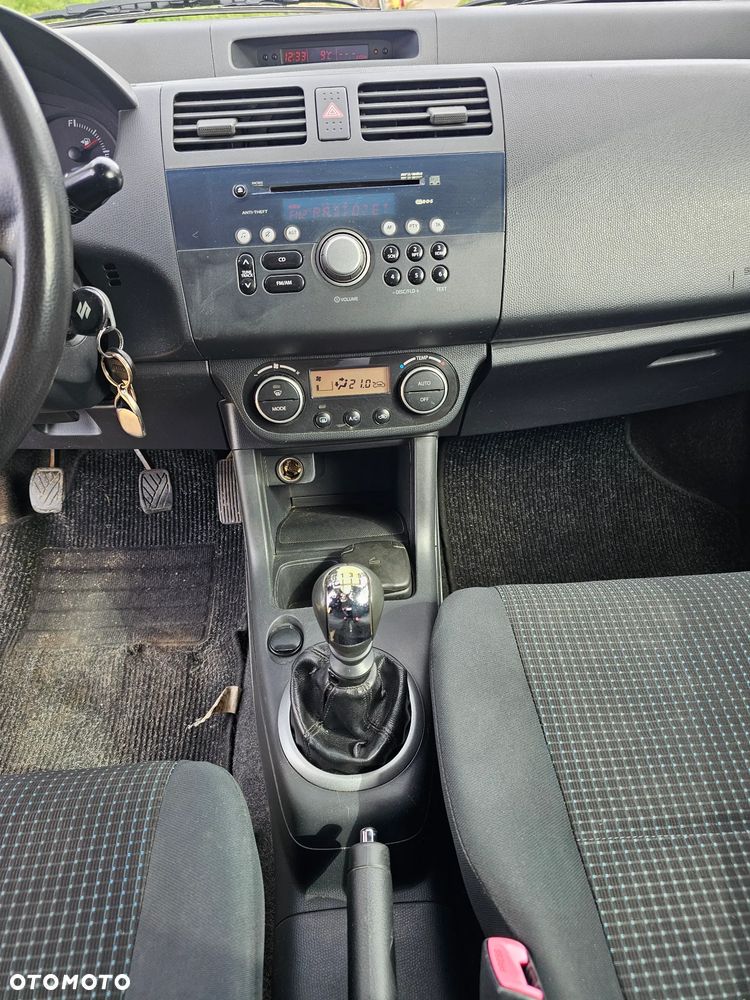 Suzuki Swift 1.3 DDiS 16v GLX - 16