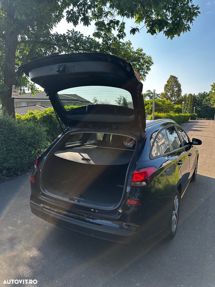 Hyundai i30 Kombi 1.6 CRDI DCT Family+ - 16
