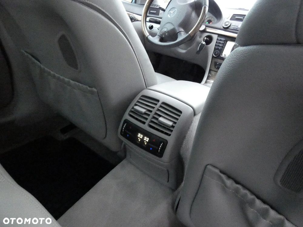 Mercedes-Benz Klasa E 320 T Avantgarde - 34
