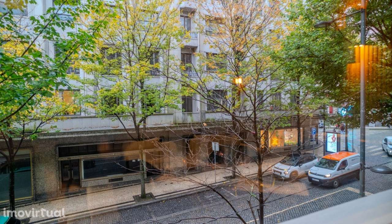 Apartamento T3 para remodelar à venda na Baixa do Porto - Grande imagem: 3/3