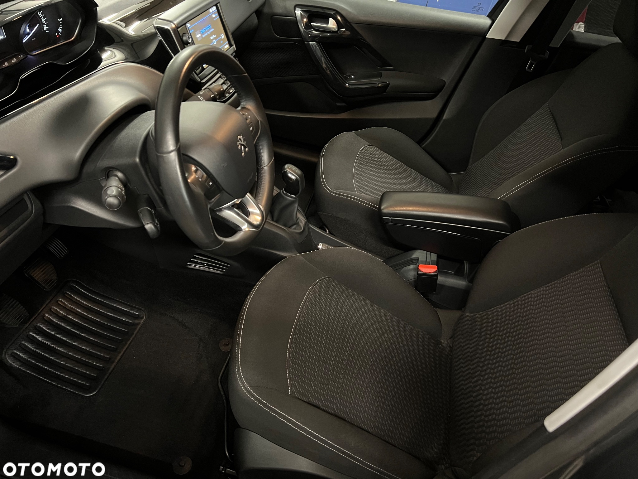 Peugeot 208 - 26