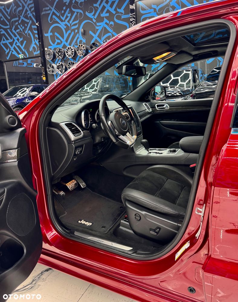 Jeep Grand Cherokee - 28