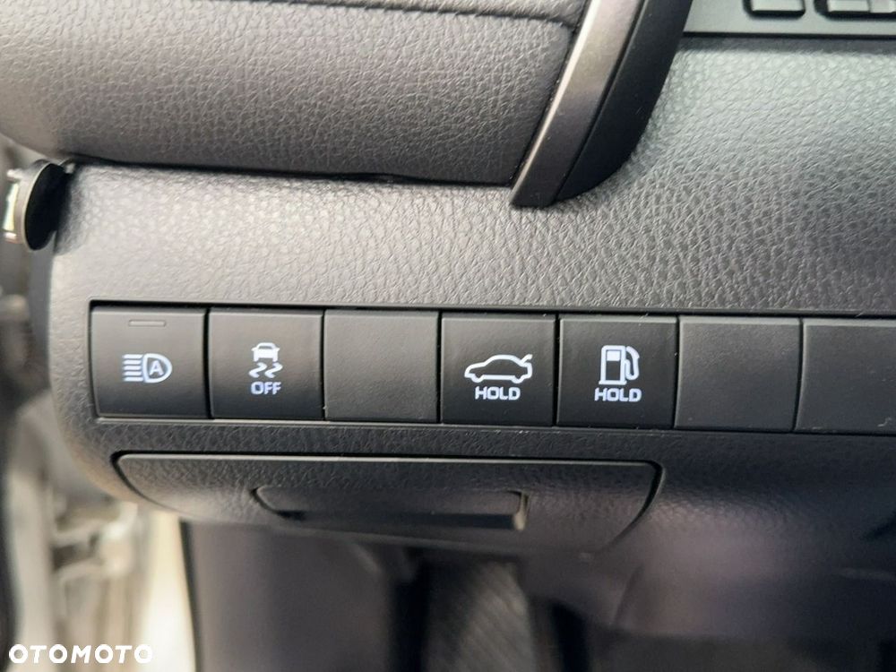 Toyota Camry - 26