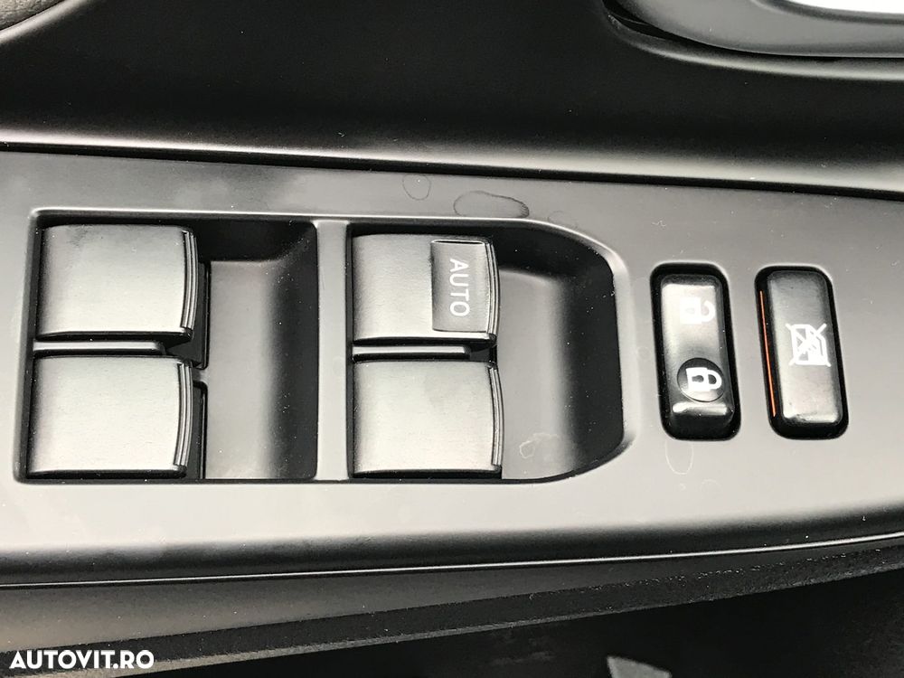 Toyota Yaris - 25