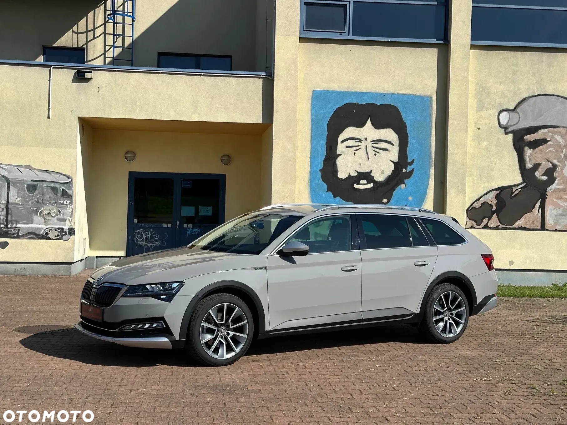 Skoda Superb Combi 2.0 TDI 4x4 DSG Scout - 4