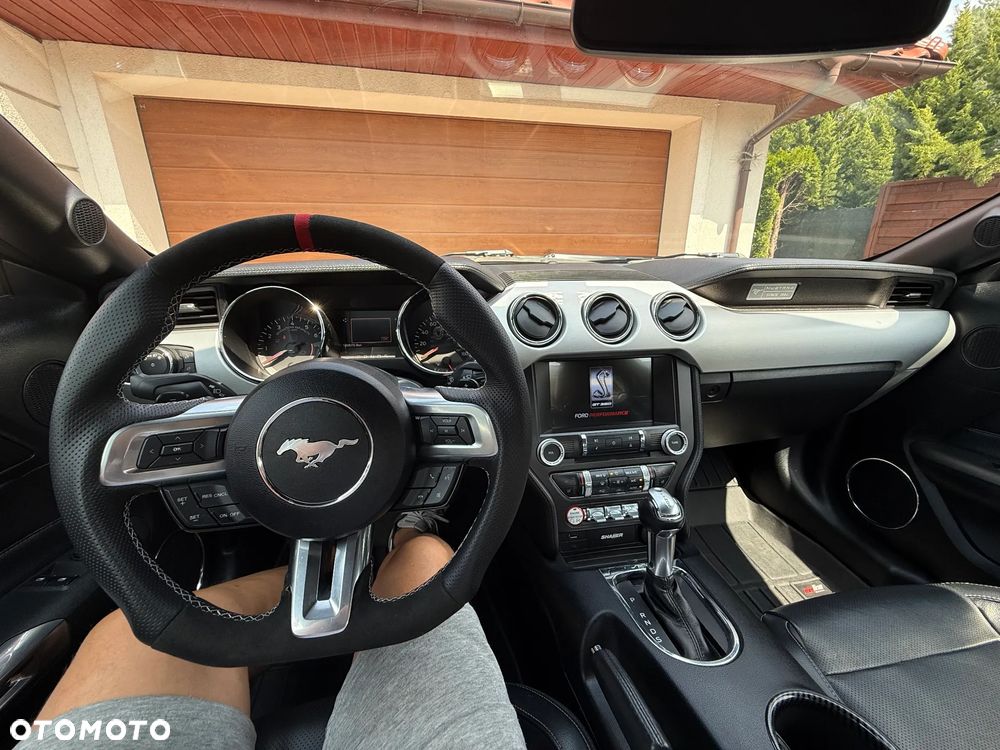 Ford Mustang 5.0 V8 GT - 10